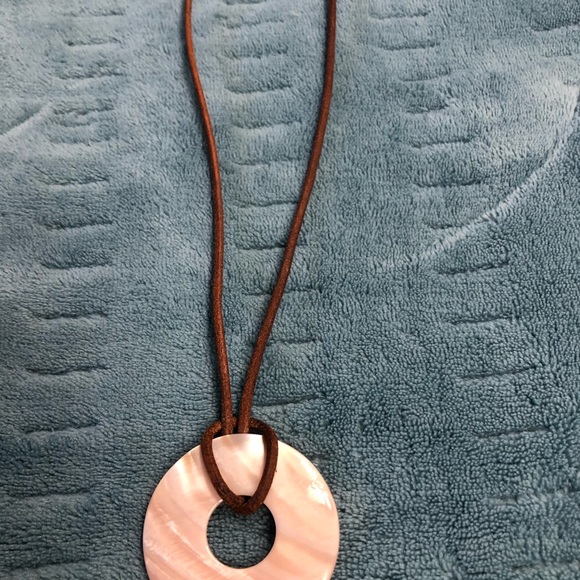 Rawhide and shell necklace - Picture 2 of 2